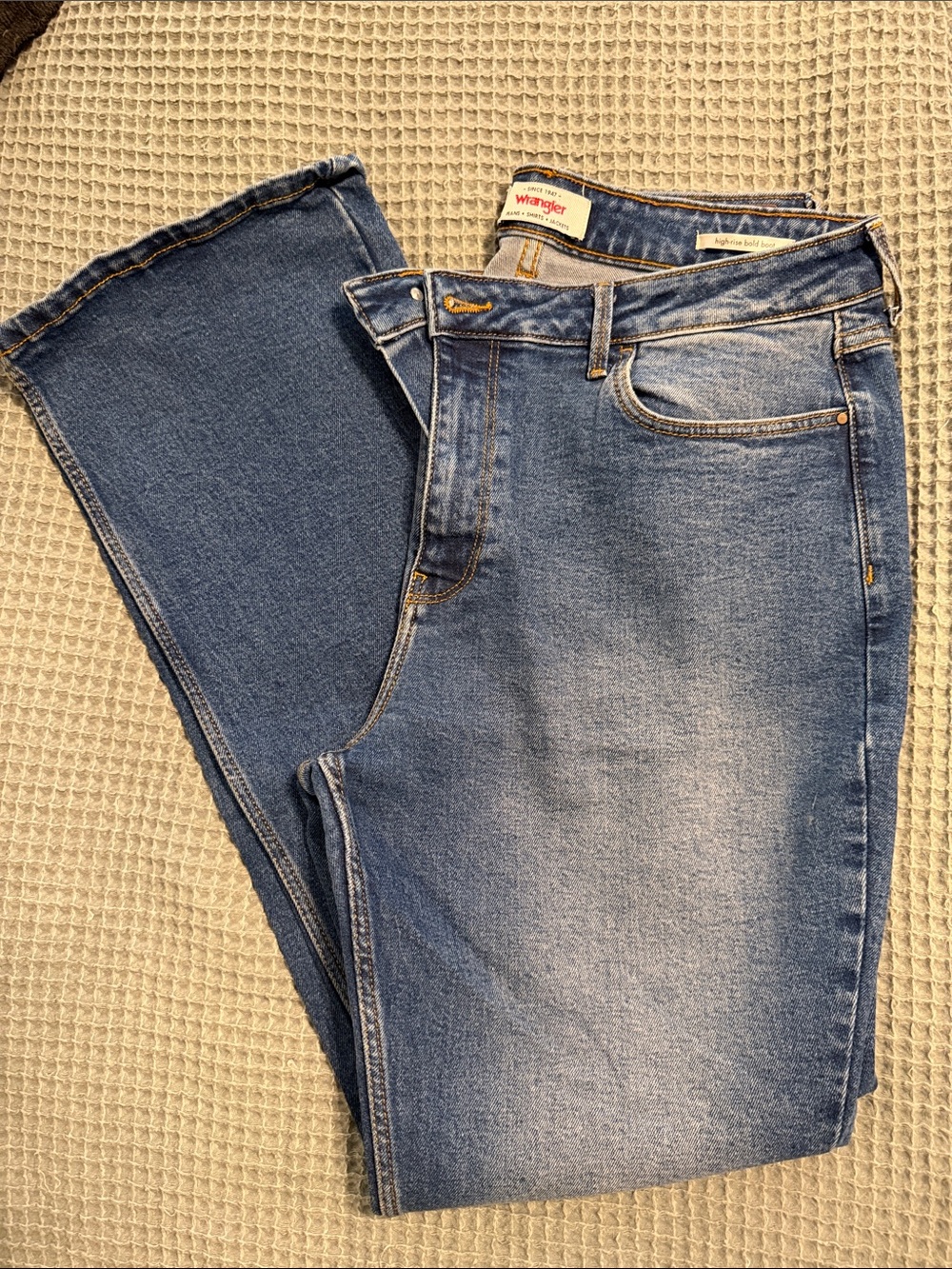 Wrangler Medium Blue Flare Jeans with Faded WashEuze 14x32